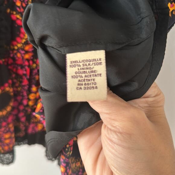 Free People Silk / Lace Boho MIDI Skirt Pleats Size 8 Color is Black / Hot Pink - Picture 4 of 10